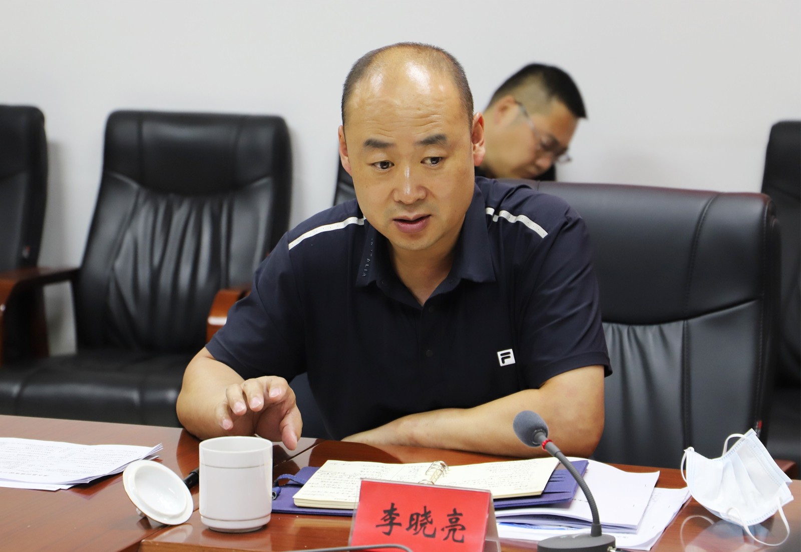 副县长李晓亮就疫苗接种工作和创建卫生城市工作进行了具体安排部署.