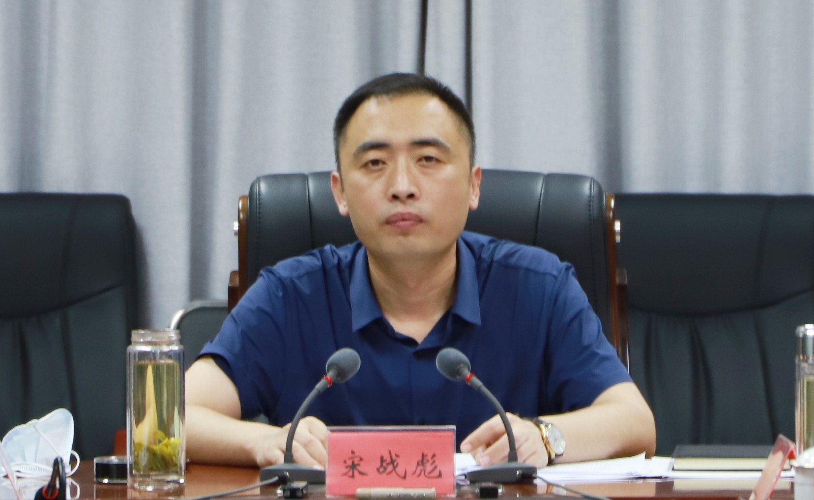 宋战彪主持召开县长碰头会