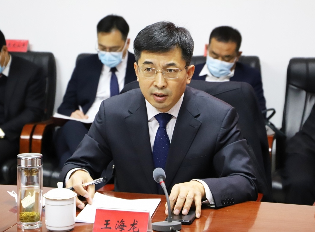 县委常委,纪委书记,县监察委主任王海龙,县委常委,副县长贾文征也分别