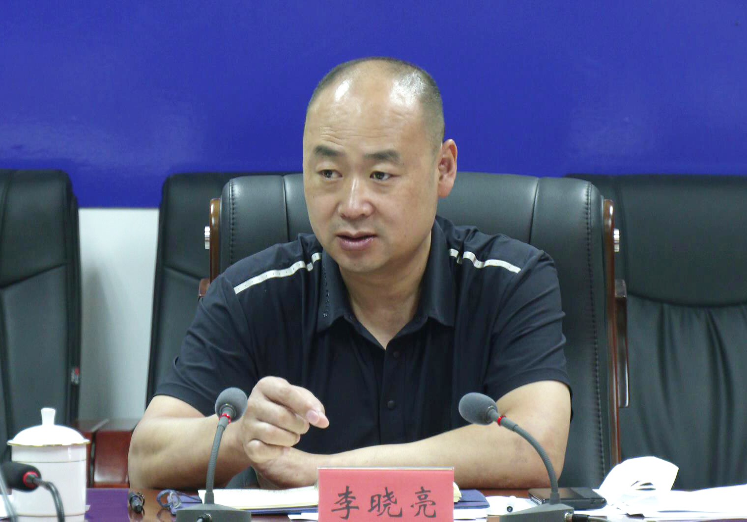 随后,我县也立即召开应对疫情工作调度会,李晓亮要求,要进一步强化