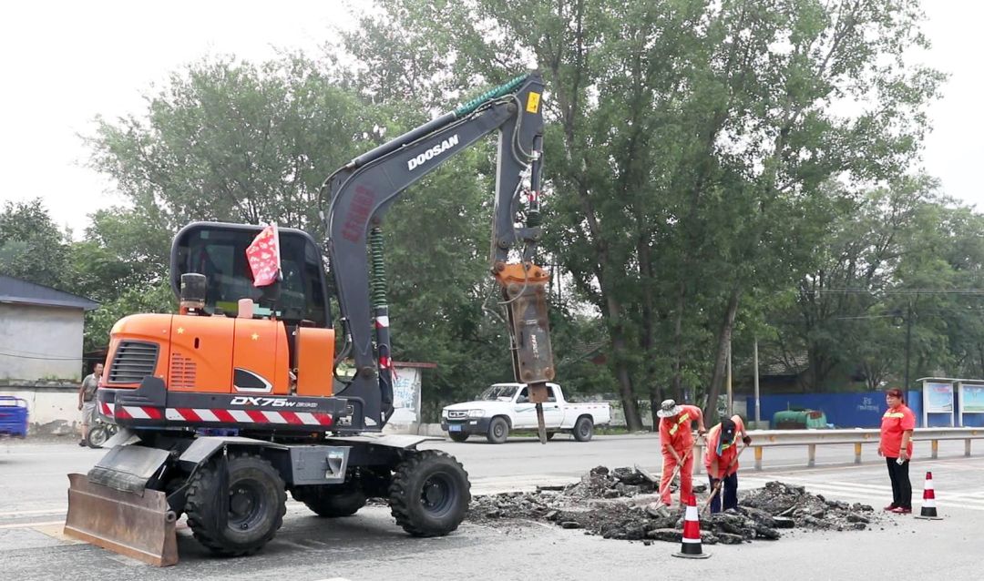 涞水山前道路加紧清淤保整洁畅通 - 涞水新闻 - 涞水县人民政府